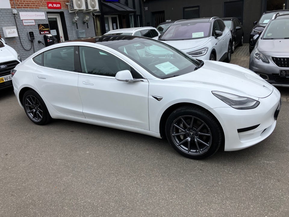 Tesla Model 3 Standard Range+ RWD 4d
