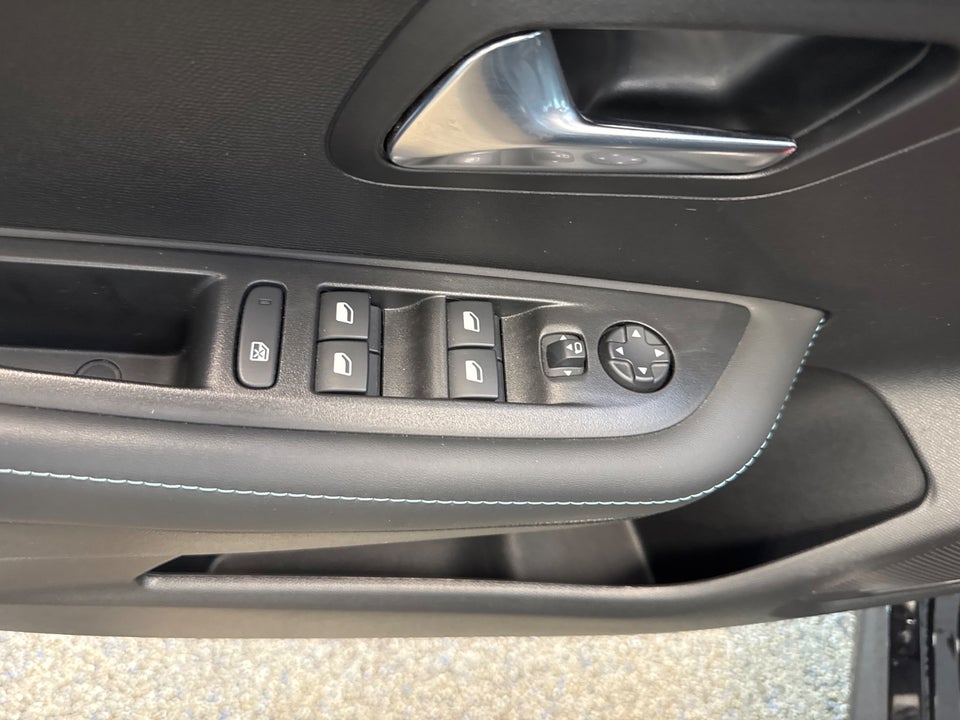 Peugeot 208 1,2 PureTech 100 Allure EAT8 5d