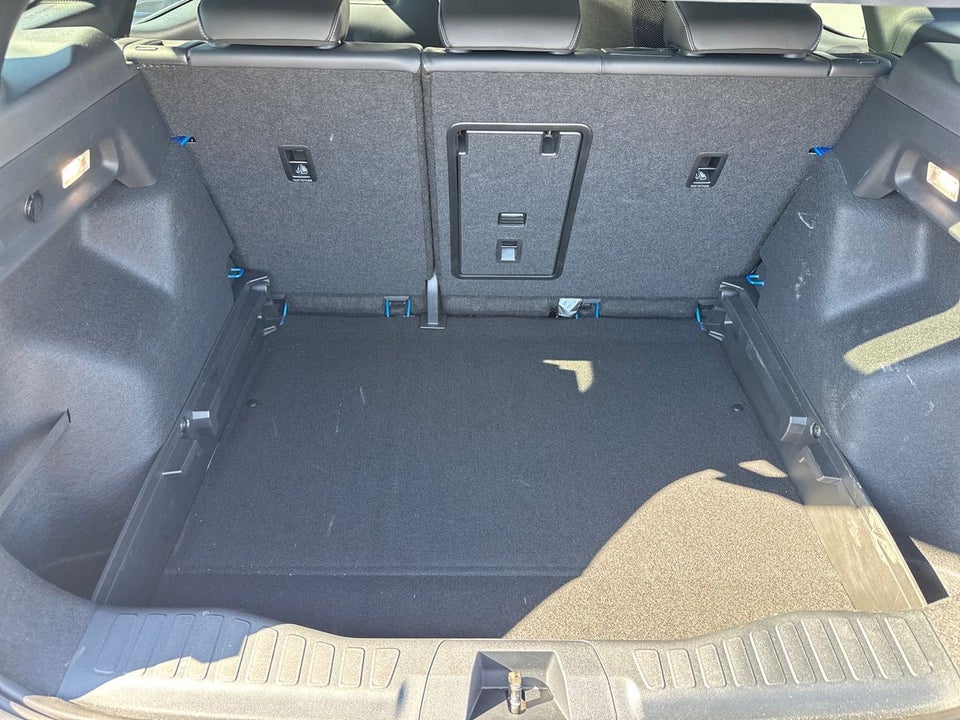 Ford Explorer 79 Premium Extended Range 5d