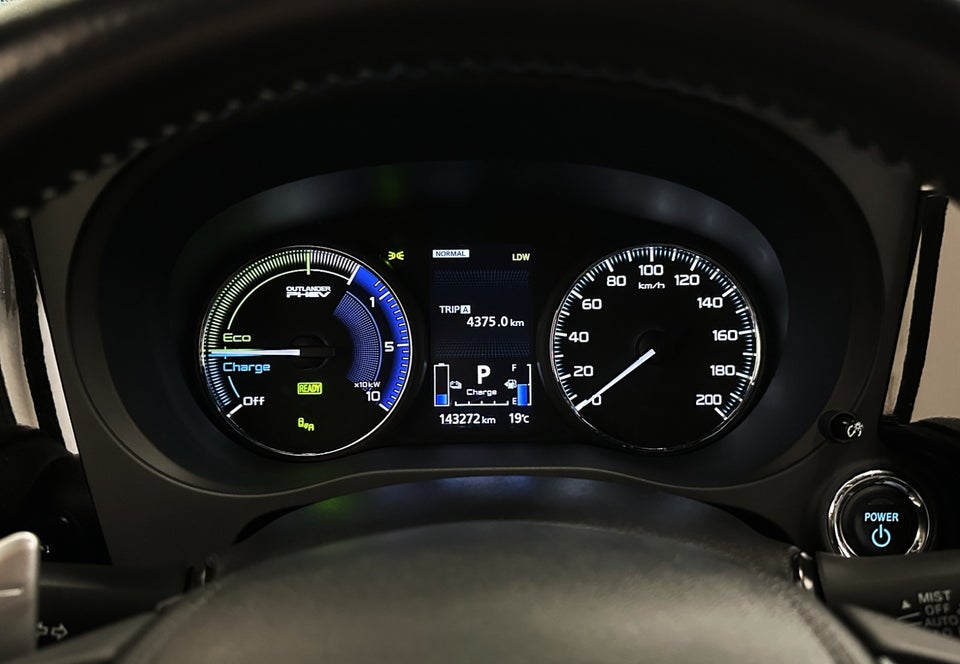 Mitsubishi Outlander 2,4 PHEV Luxury CVT 4WD 5d