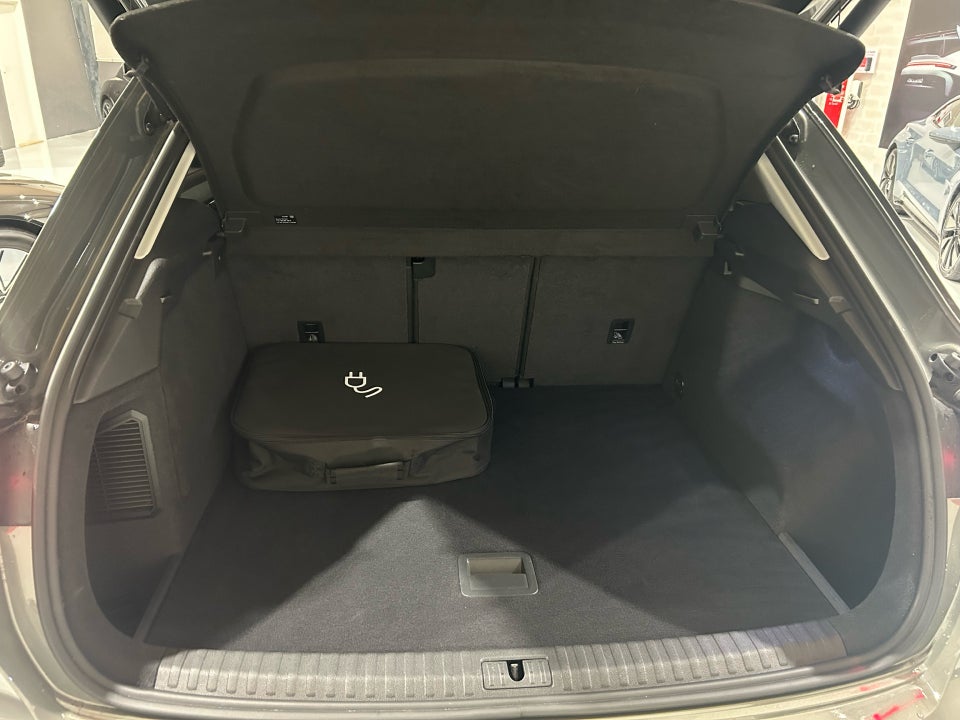 Audi Q3 45 TFSi e Attitude plus S-tr. 5d