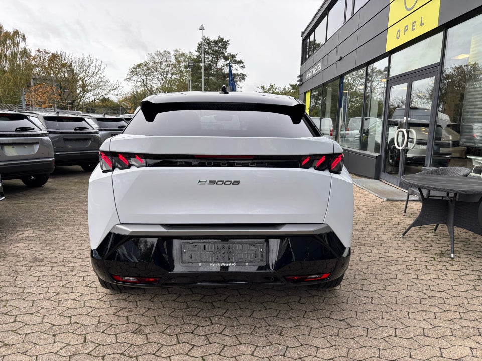 Peugeot e-3008 77 GT 5d