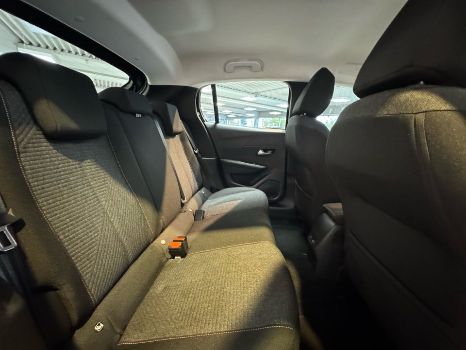 Peugeot e-208 50 Style 5d
