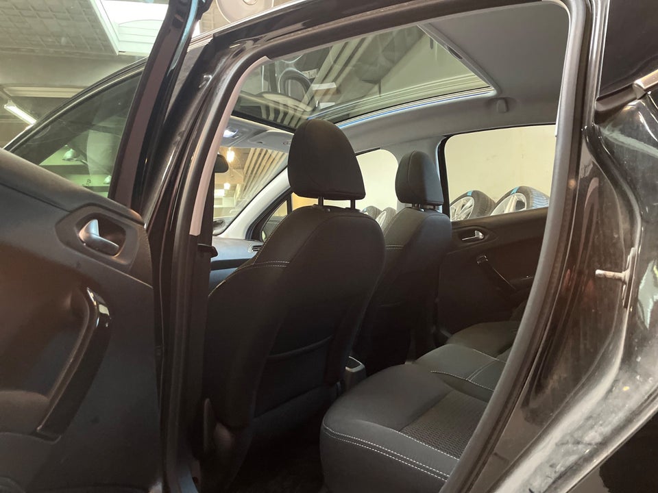 Peugeot 208 1,6 BlueHDi 100 Allure Sky 5d