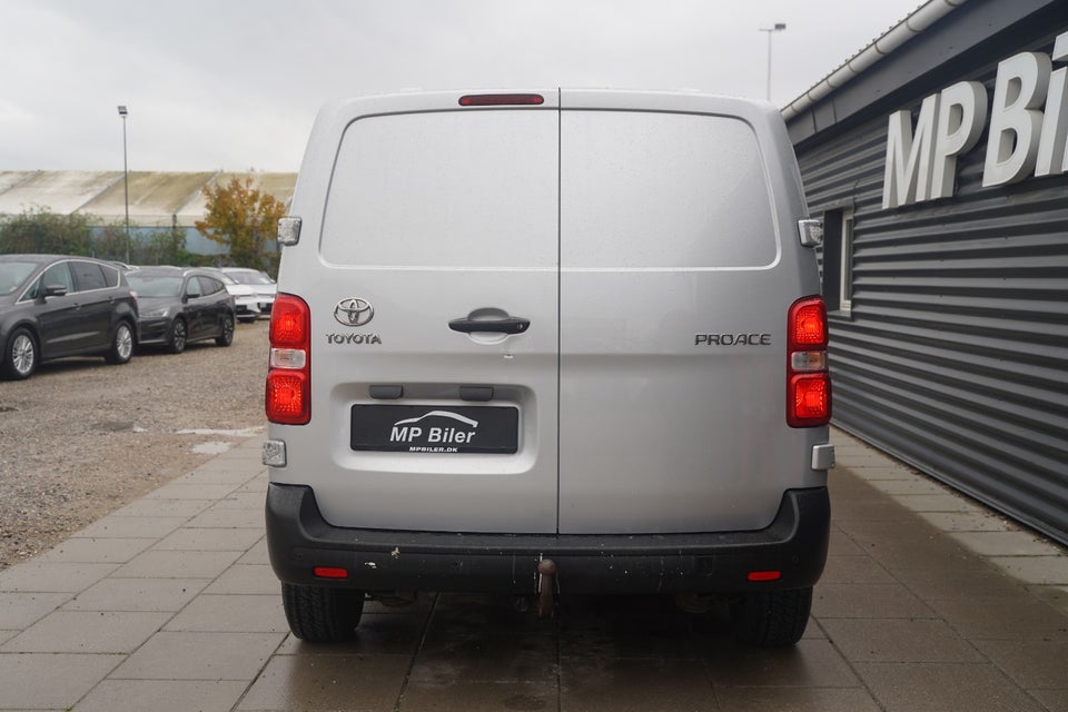 Toyota ProAce 2,0 D 120 Medium Base 5d