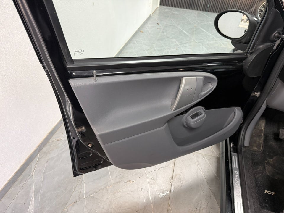 Peugeot 107 1,0 Active 5d