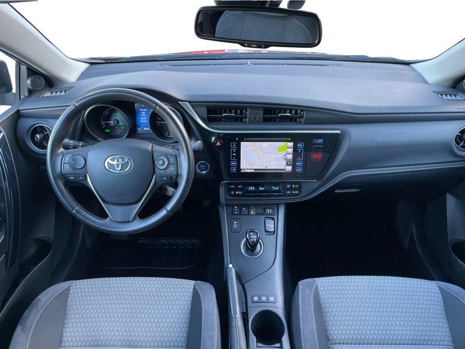 Toyota Auris 1,8 Hybrid H2 Selected Touring Sports CVT 5d