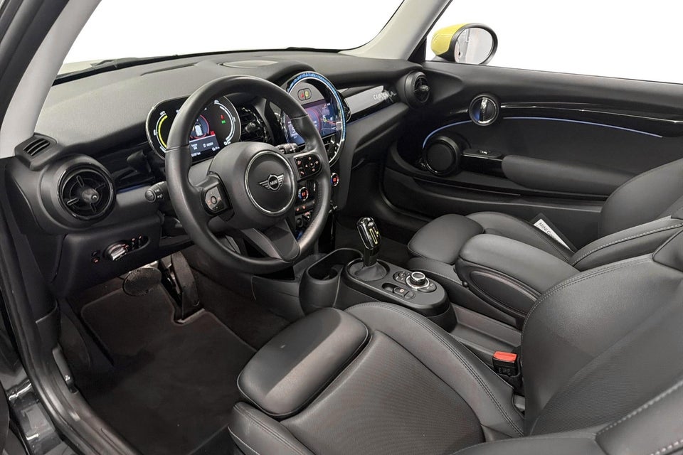 MINI Cooper SE Essential 3d