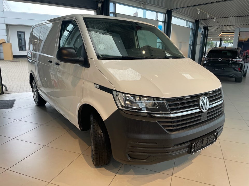 VW Transporter 2,0 TDi 110 Kassevogn kort