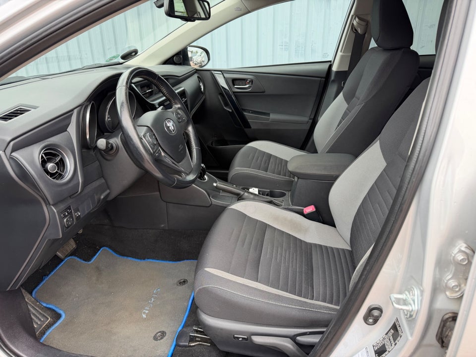 Toyota Auris 1,8 Hybrid H2 Comfort Touring Sports CVT 5d