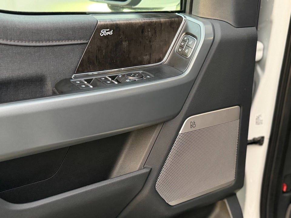 Ford F-150 Lightning Lariat Standard Range 4d