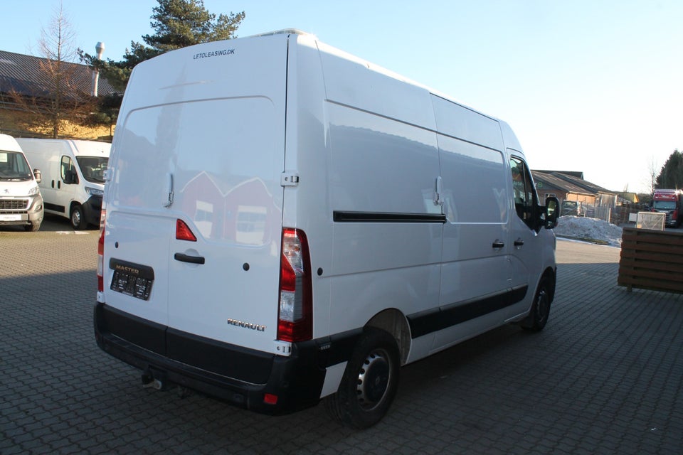 Renault Master IV T33 2,3 dCi 135 L2H2 Kassevogn