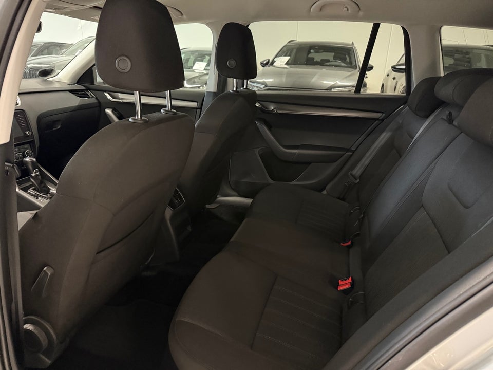 Skoda Octavia 1,6 TDi 115 Ambition Combi DSG 5d