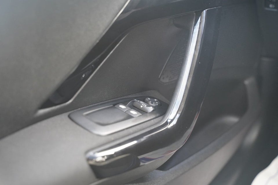 Peugeot 208 1,5 BlueHDi 100 Signature Sky 5d