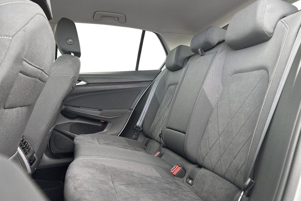 VW Golf VIII 1,4 eHybrid DSG 5d