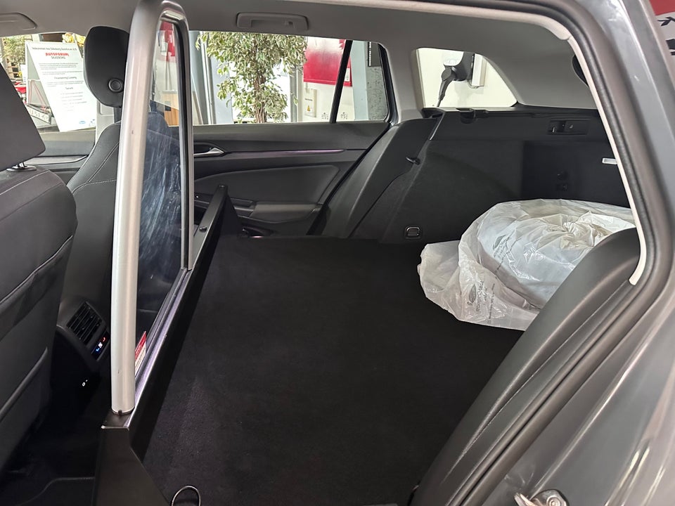 VW Golf VIII 1,5 eTSi 150 Style Variant DSG Van 5d