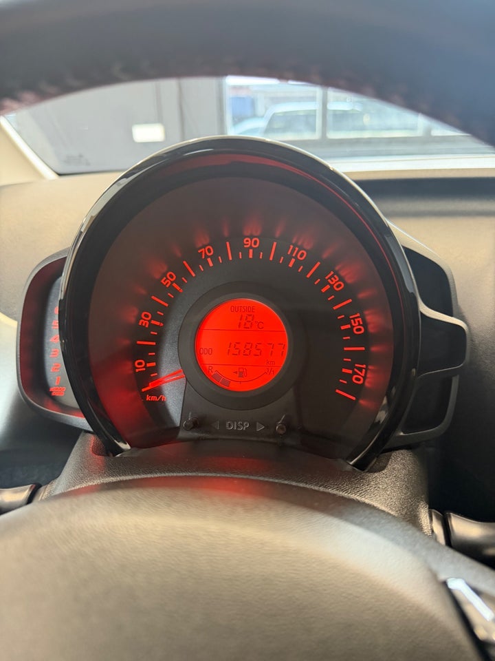 Toyota Aygo 1,0 VVT-i x-black 5d