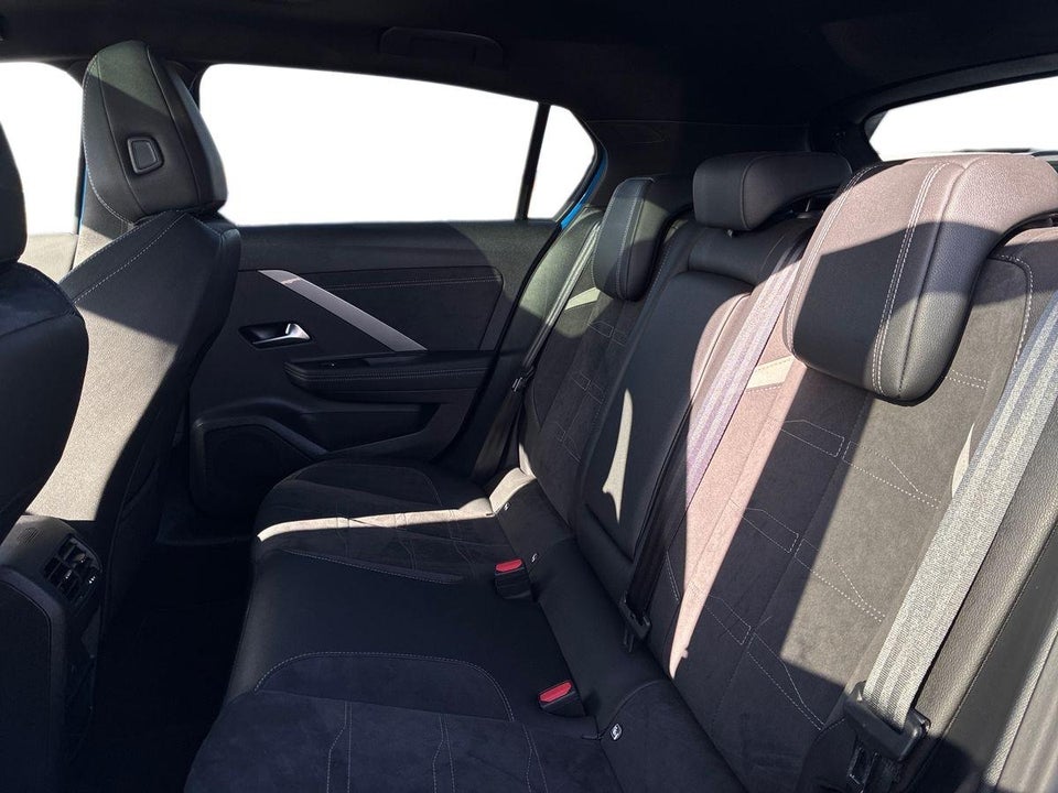 Opel Astra-e 54 Ultimate 5d