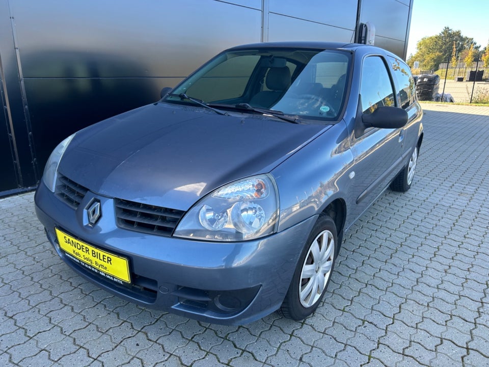 Renault Clio II 1,2 8V Storia 3d