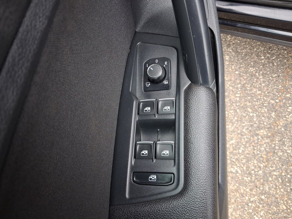 VW Tiguan 2,0 TDi 150 R-line DSG 4Motion Van 5d