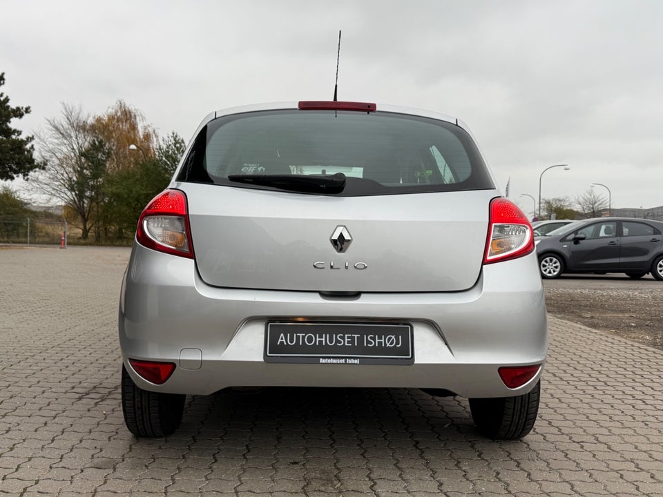 Renault Clio III 1,2 16V Authentique 5d