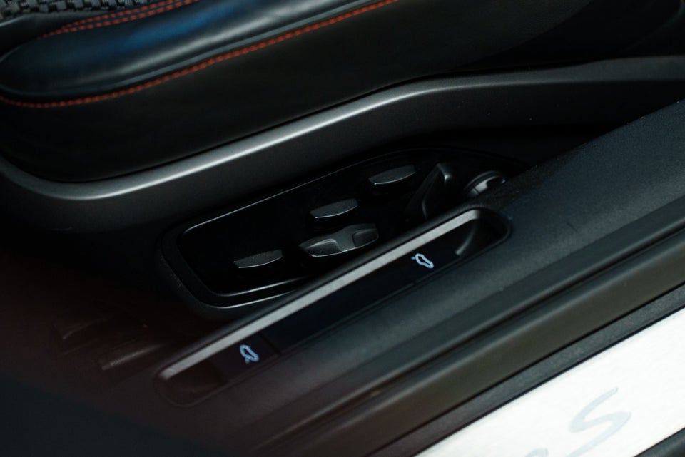 Porsche 911 Turbo S 3,8 Cabriolet PDK 2d