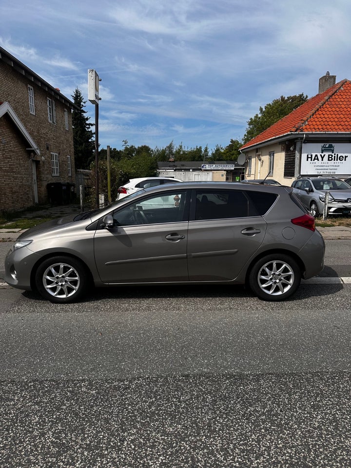 Toyota Auris 1,3 VVT-i T2+ 5d