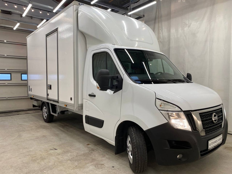 Nissan NV400 2,3 dCi 150 Box m/lift aut. 2d