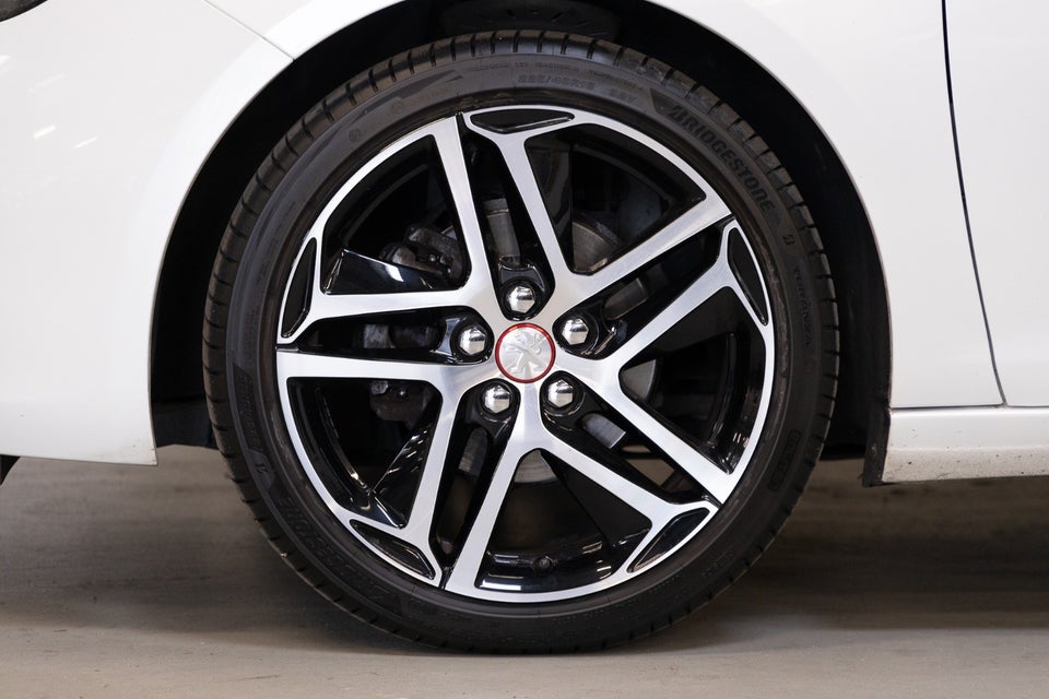 Peugeot 308 1,5 BlueHDi 130 Allure Pack 5d