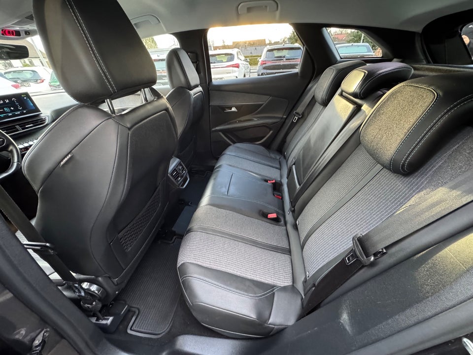 Peugeot 3008 1,6 Hybrid Allure Limited EAT8 5d