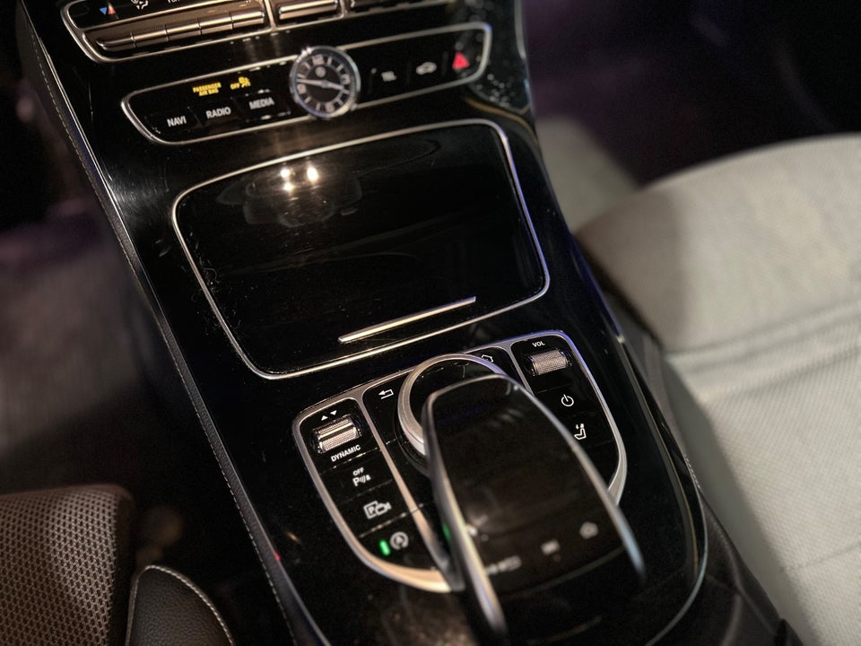 Mercedes E220 d 2,0 AMG Line stc. aut. 5d