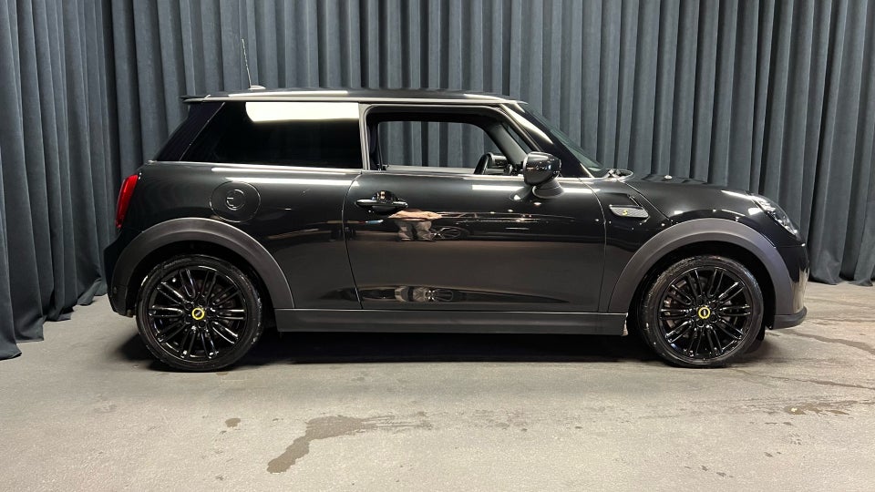 MINI Cooper SE Essential 3d