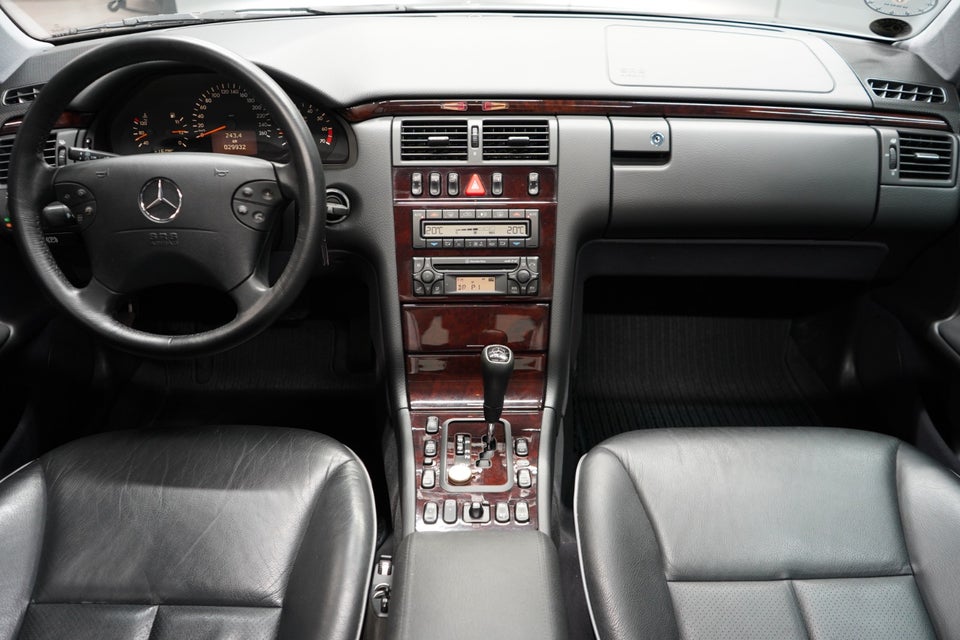 Mercedes E320 3,2 Elegance 4d
