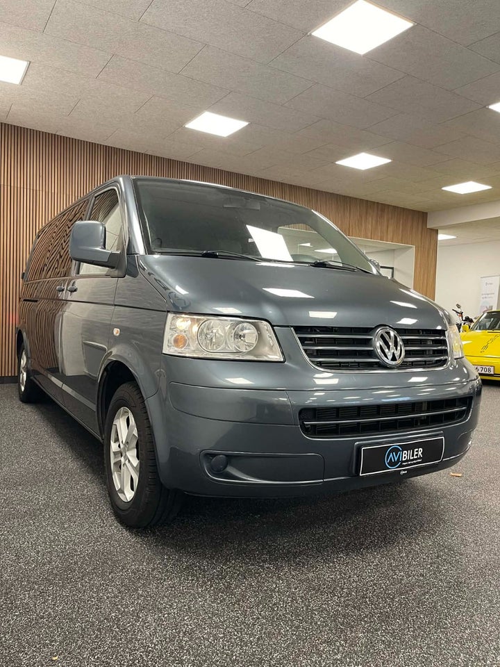 VW Caravelle 2,5 TDi 130 Comfortline aut. lang 4d