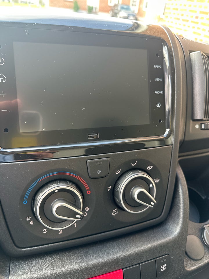 Peugeot Boxer 335 2,2 BlueHDi 140 L3H2 Premium