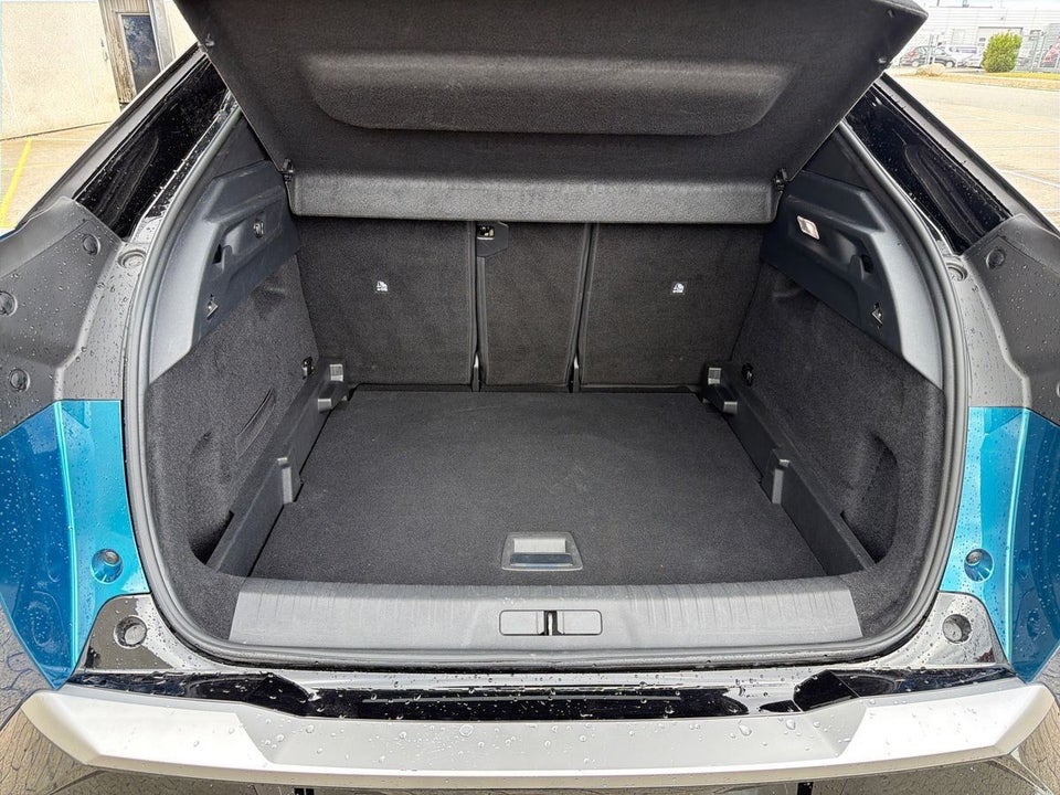 Peugeot e-3008 77 GT Pack 5d
