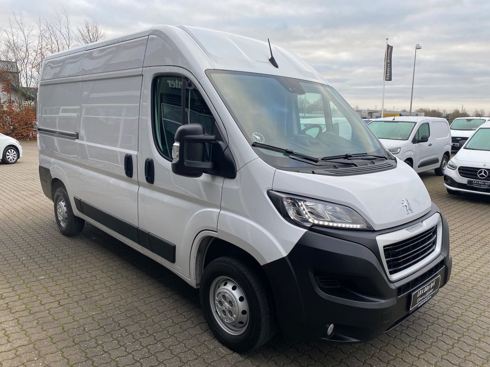 Peugeot Boxer 335 2,2 BlueHDi 140 L2H2 Premium