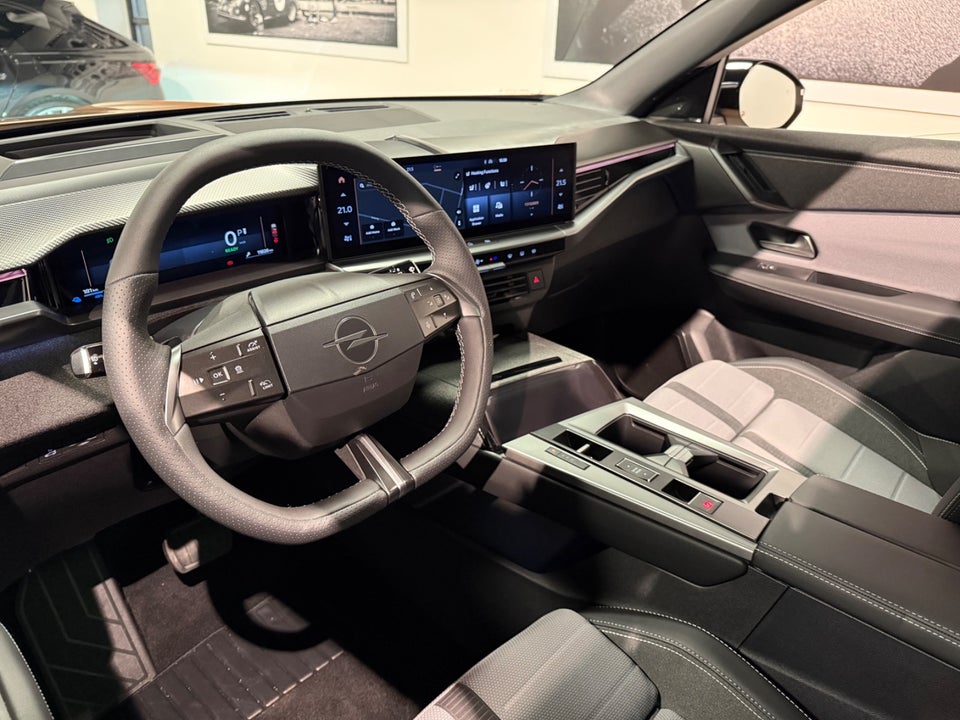 Opel Grandland-e 73 GS Sky 5d