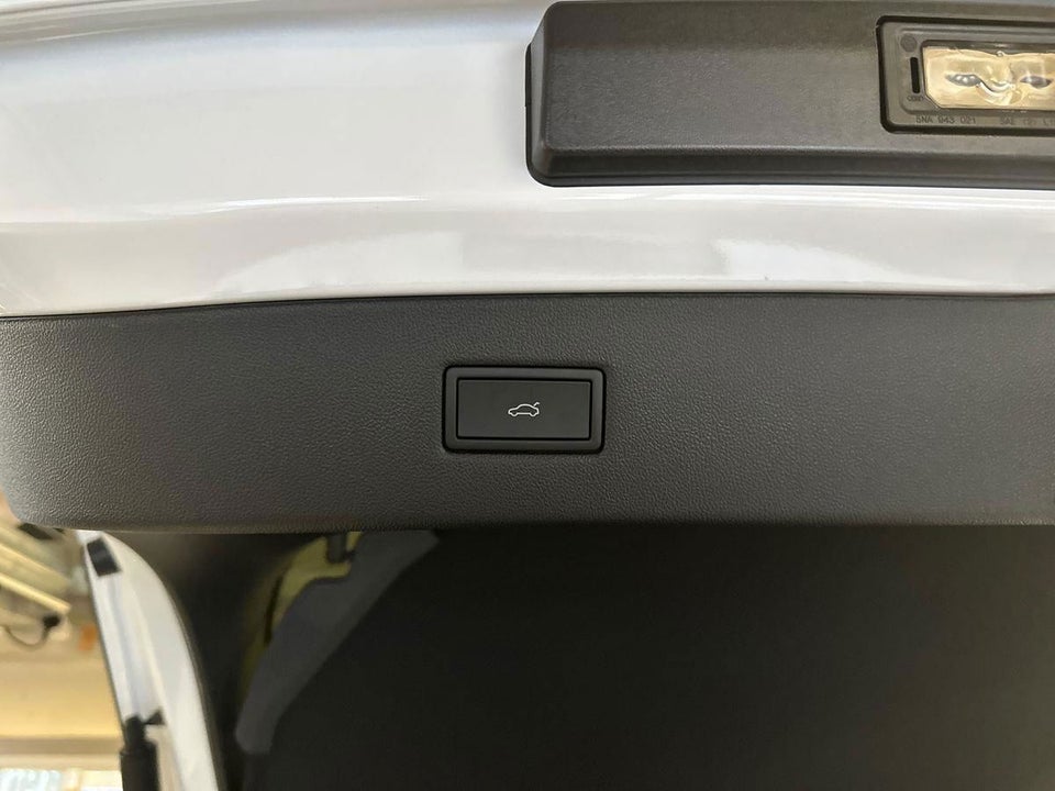 Ford Capri 82 Select Extended Range 5d