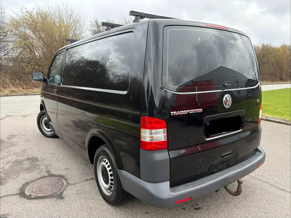 VW Transporter 2,0 TDi 140 Kassevogn kort