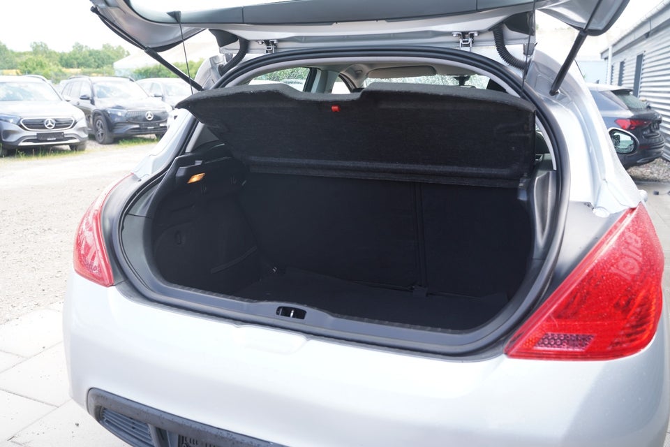Peugeot 308 1,6 VTi 120 Access 5d