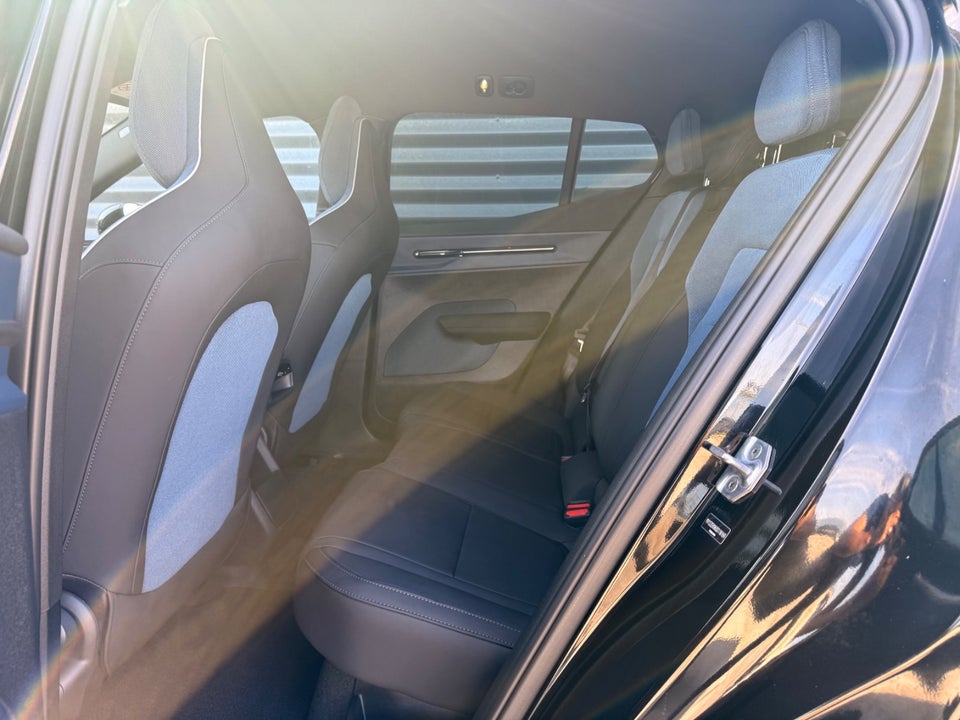 Volvo EX30 Twin Performance Plus 5d