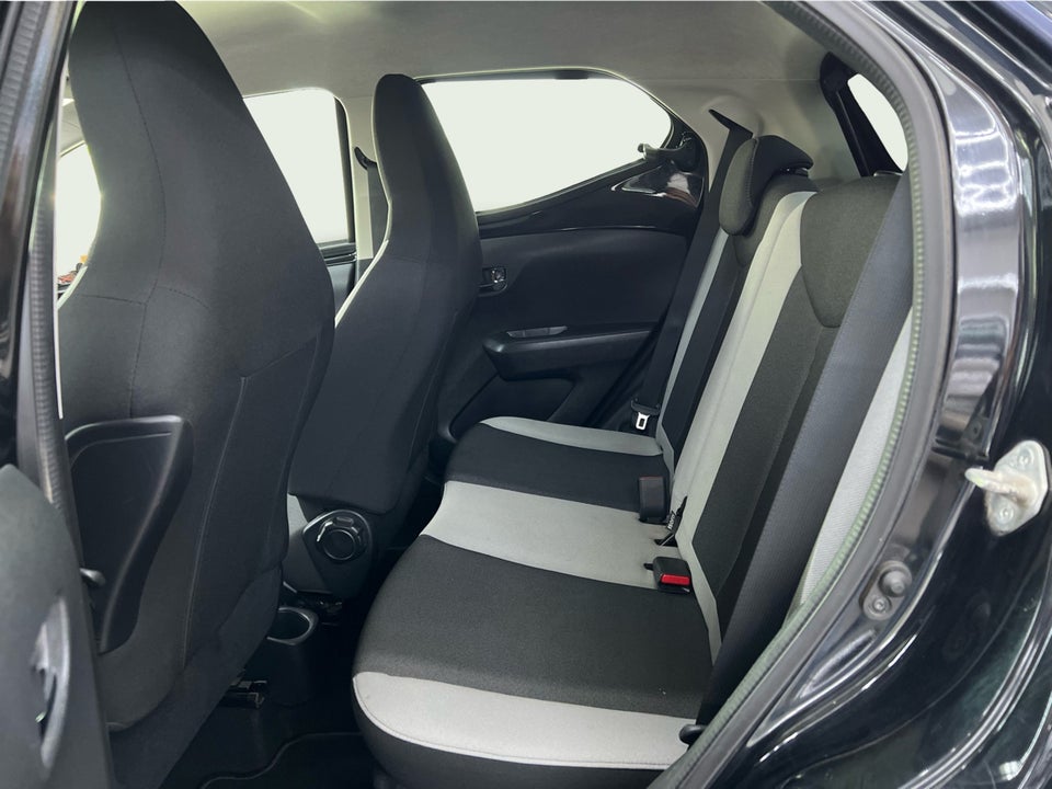 Toyota Aygo 1,0 VVT-i x-black 5d