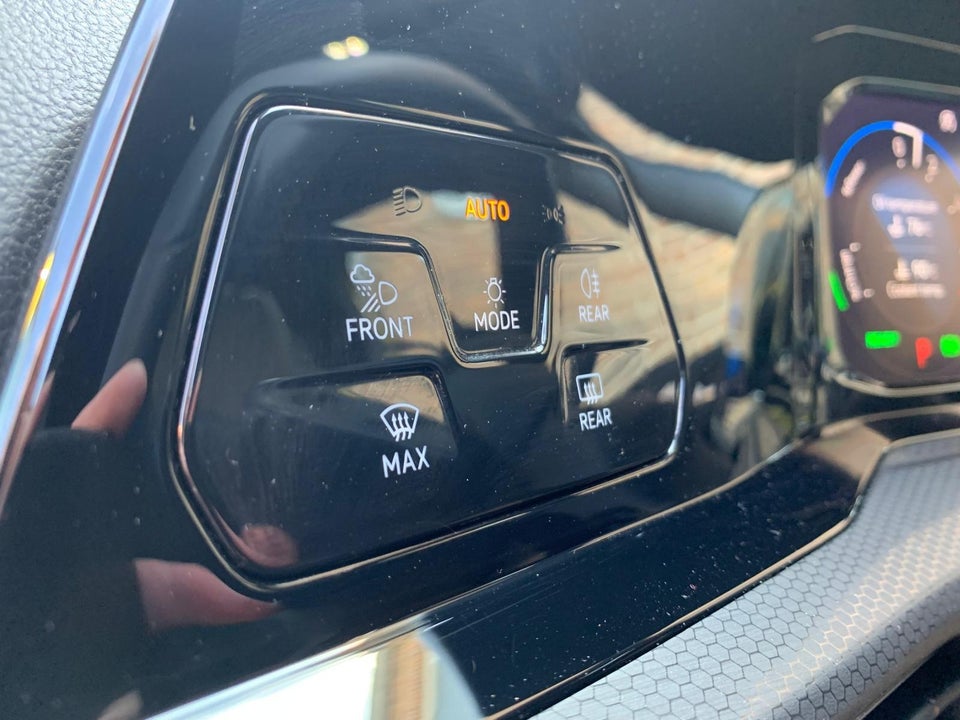 VW Golf VIII 1,4 GTE DSG 5d