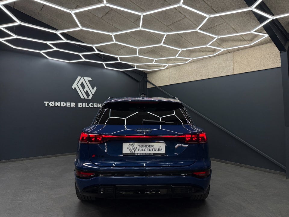 Audi SQ6 e-tron quattro 5d