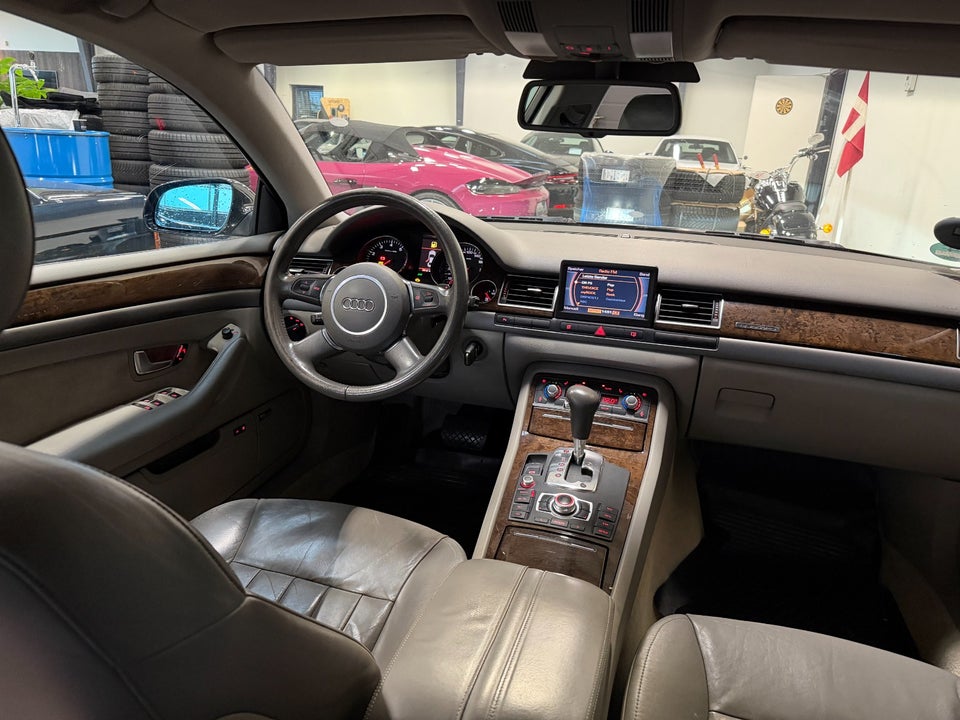 Audi A8 3,7 quattro Tiptr. 4d