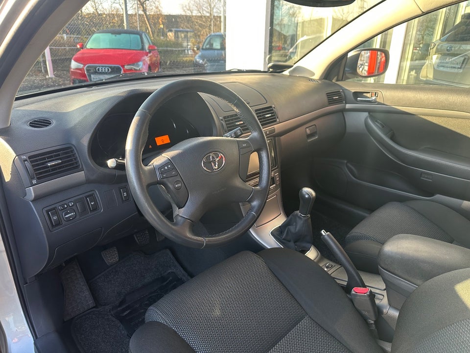 Toyota Avensis 1,8 VVT-i Sol stc. 5d