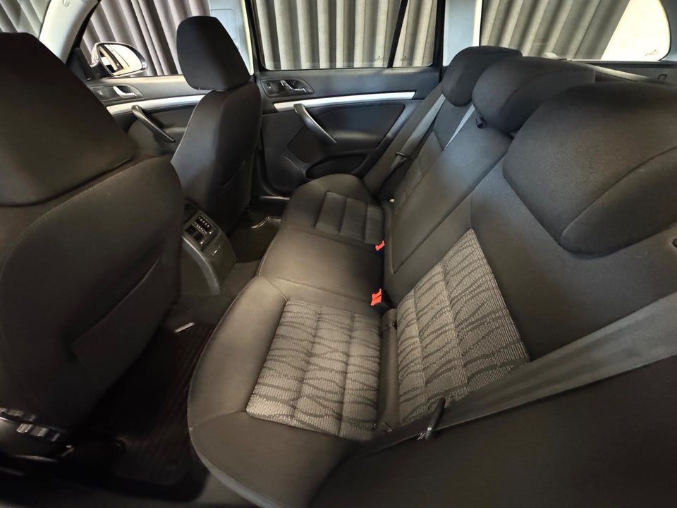 Skoda Octavia 1,6 TDi 105 Ambiente Combi 5d