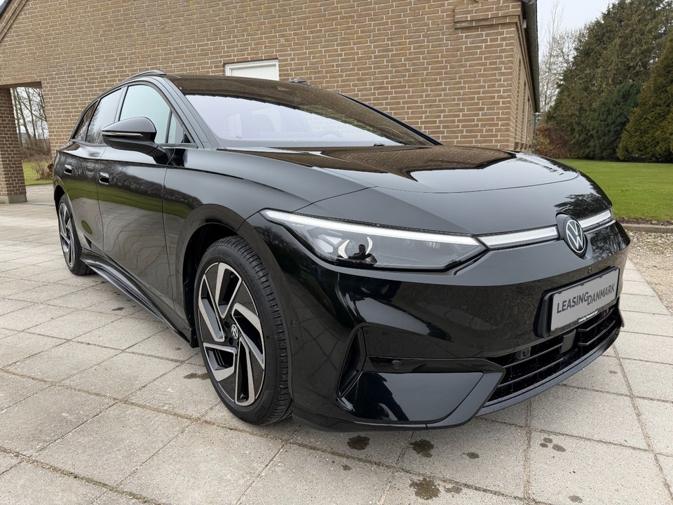 VW ID.7 77 Style+ Tourer 5d