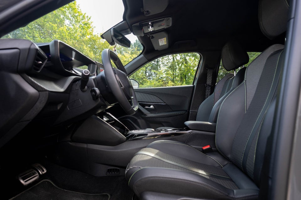 Peugeot e-2008 54 GT 5d
